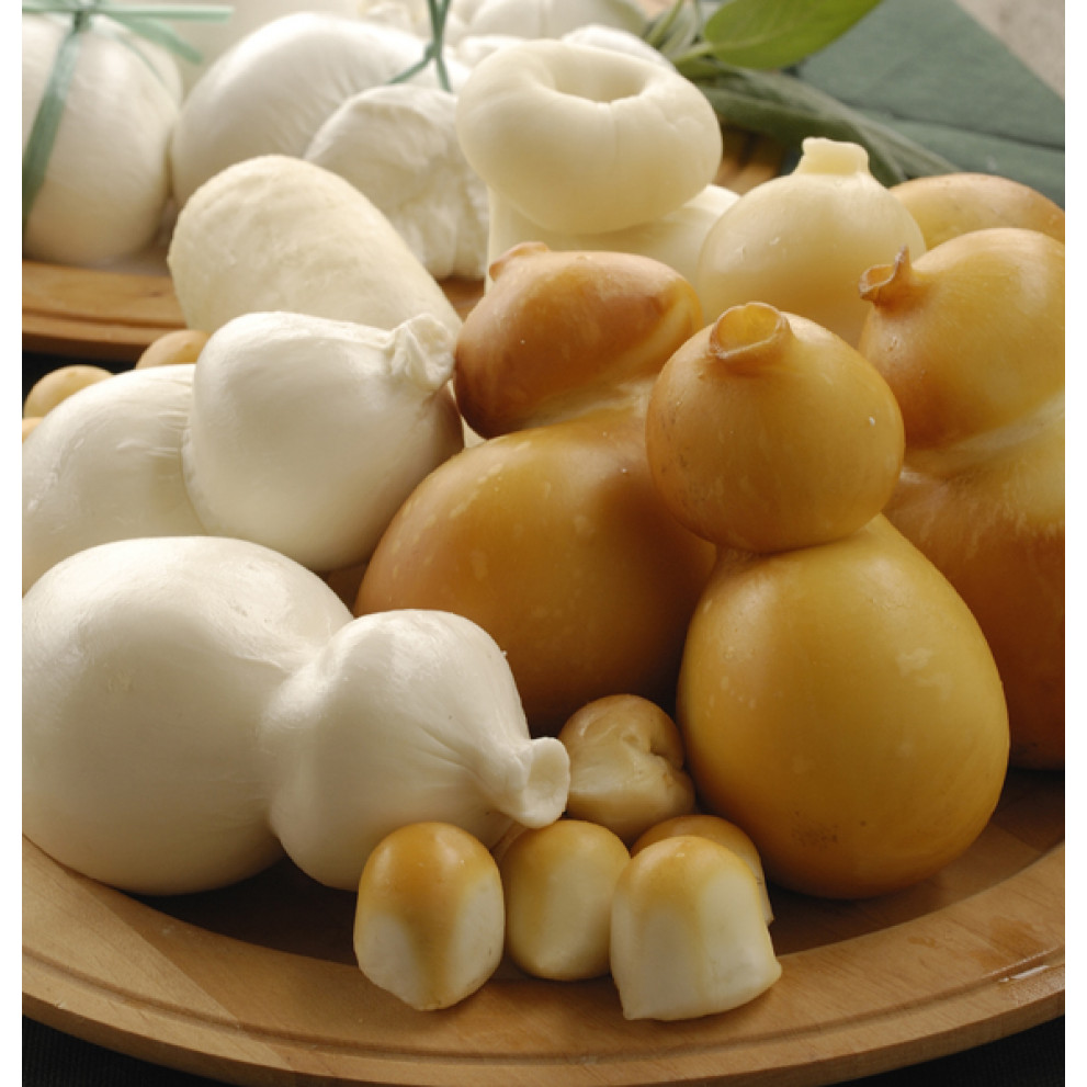 Scamorza fresca pugliese Scamorza fresca pugliese